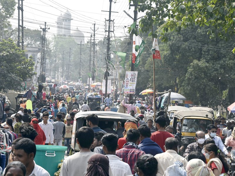 Traffic Jam In Festive Season: रायपुर में त्योहारी सीजन में जाम, 10 मिनट के  सफर में लग रहे एक घंटे - Traffic Jam In Festive Season Jam in the festive  season in