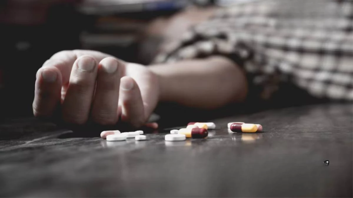 देवास में 11वीं की छात्रा रेलवे ट्रैक पर घायल मिली, बोली - युवकों ने नशीला पदार्थ सुंघाया