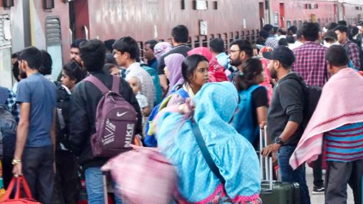 Indian Railways: मुंबई, हावड़ा, पुणे, अहमदाबाद की ट्रेनों की लेटलतीफी से छत्तीसगढ़ के यात्री परेशान