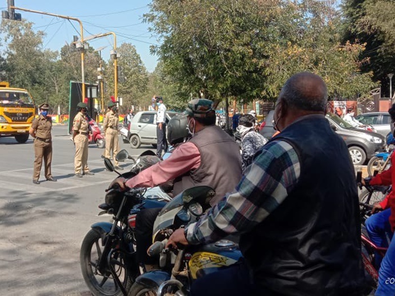 Indore Traffic एनसीसी कैडेट्स ने संभाली यातायात व्यवस्था नियमों को लेकर किया जागरूक Indore