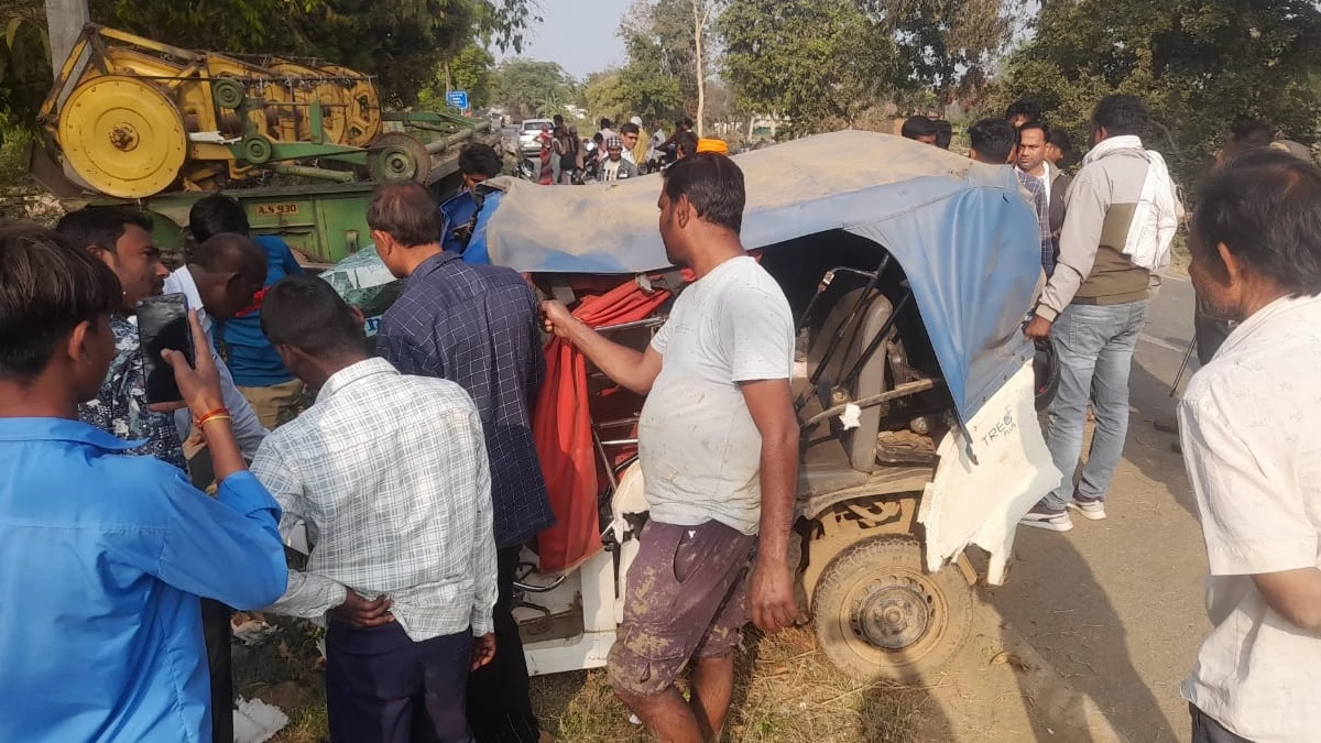 बालाघाट में खड़े हार्वेस्टर से भिड़ी स्कूल वैन, घायल बच्चों को पहुंचाया अस्पताल