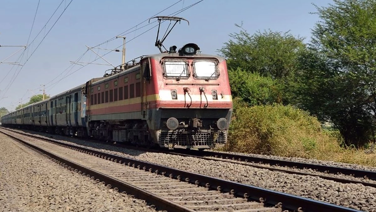 भोपाल मंडल में सुरक्षित सफर की तैयारी, 9 महीने में 100 किमी से ज्यादा ट्रैक का कायाकल्प, पटरी नवीनीकरण कार्य तेज