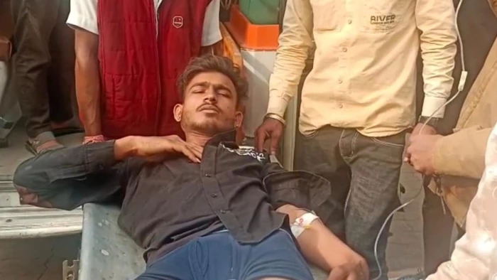 सीहोर में कार सवारों ने कट मारा, आगे रोककर बात की तो पैर में मारी गोली