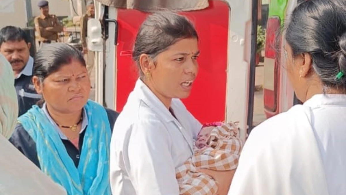 वैनगंगा एक्सप्रेस में गूंजी किलकारी, चलती ट्रेन में महिला ने दिया बच्ची को जन्म,रायपुर रेलवे प्रशासन की सतर्कता से मां और नवजात सुरक्षित