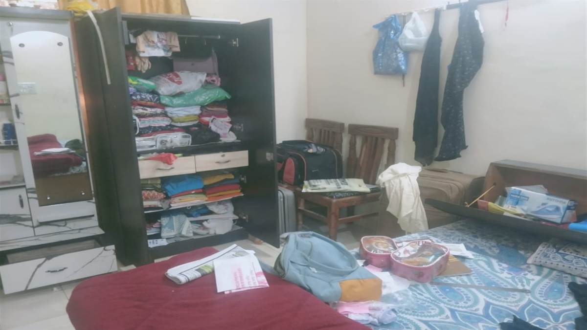 Ambikapur crime News : ट्रांजिट हास्टल में एक ही रात छह आवास का ताला टूटा, लाखों की चोरी