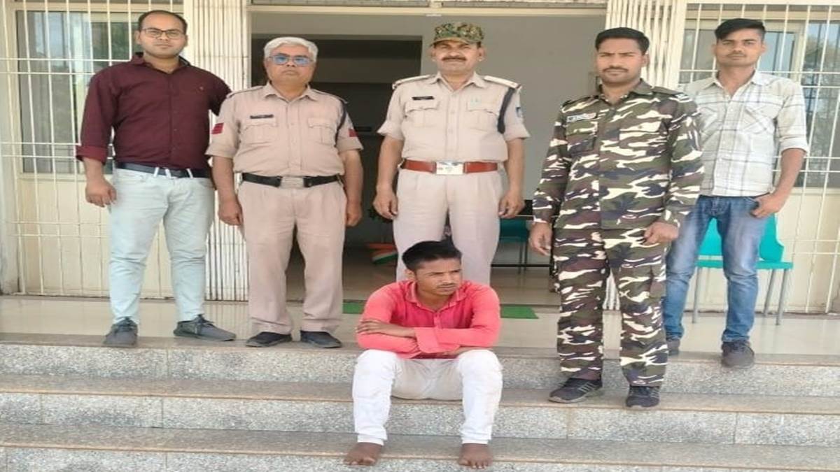 Shivpuri News: मंदिर के पुजारी के भतीजे ने चढ़ोत्तरी के बंटबारे पर हुए विवाद में तोड़ी थी प्रतिमा