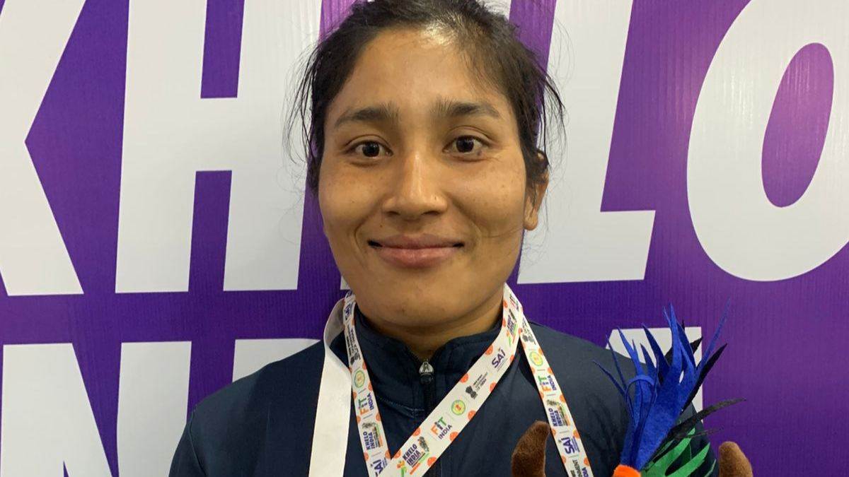 संघर्ष से सफलता की मिसाल... 7 साल की उम्र में माता-पिता को खोया, रिसॉर्ट में सफाई का काम किया और अब 'खेलो इंडिया' में जीता रजत पदक