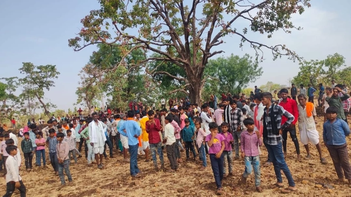 19-year-old girl and 21-year-old boy hanged, both were married