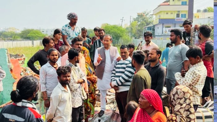भोपाल के जाटखेड़ी में मकान तोड़े जाने का विरोध, 20 परिवारों के पुनर्वास की मांग