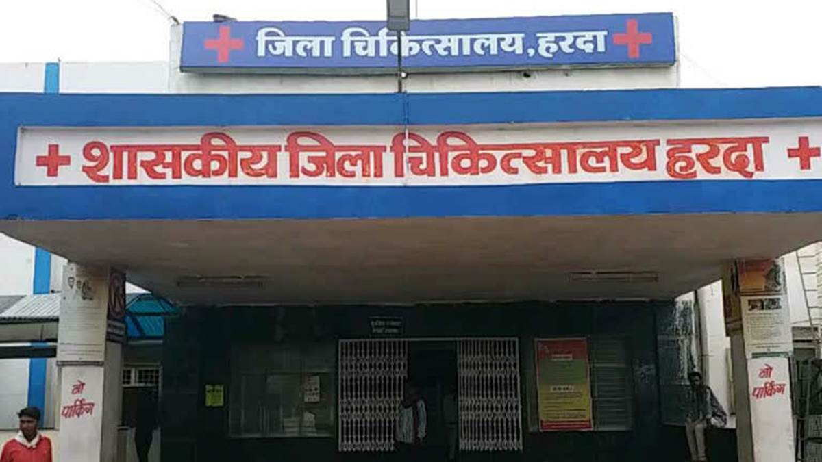 खेत में काम कर रही गर्भवती को प्रसव पीड़ा हुई, खुद प्रसव कराने की कोशिश में सिर गर्भ में फंसा