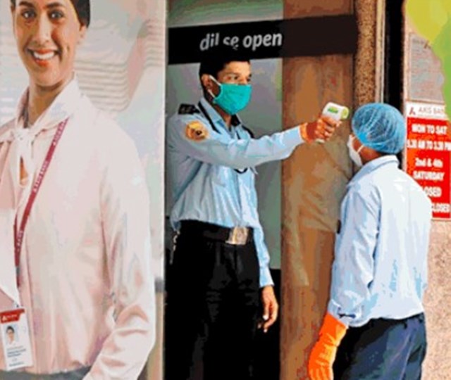 बैंक में प्रवेश से पहले थर्मल स्क्रीनिंग