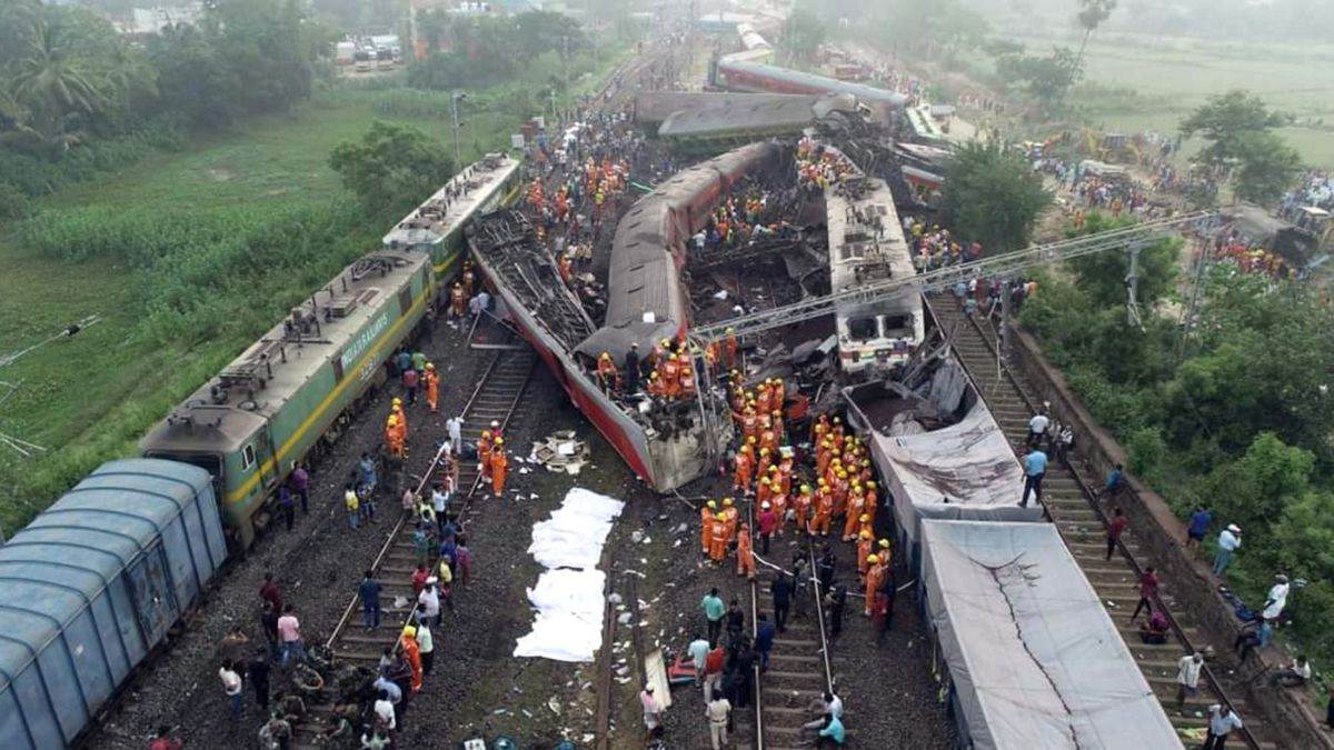 Odisha Train Accident: ओडिशा ट्रेन हादसे में मृतक संख्या 288 पहुंची, 900 से ज्यादा घायल - Odisha Train Accident: Death toll reaches 261 in Odisha train accident, more than 900 injured