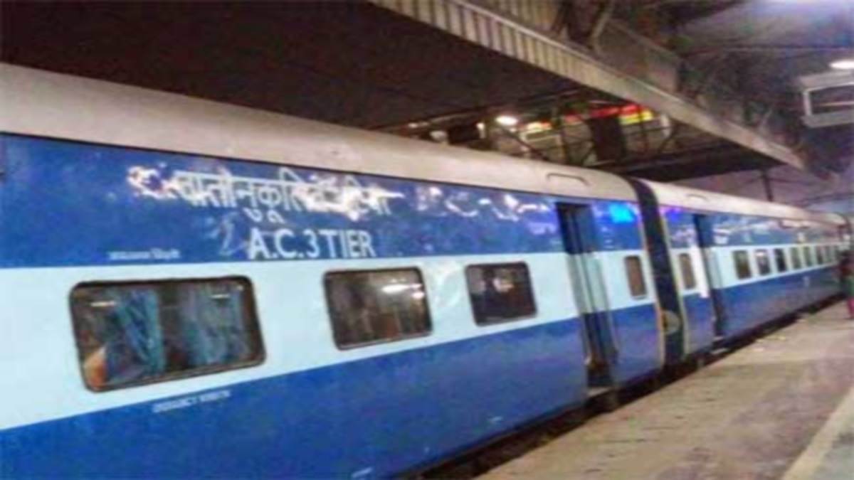 Itarsi News:  छत्तीसगढ़ एक्सप्रेस के एसी कोच में सांप दिखने की अफवाह, आधे घंटे खड़ी रही ट्रेन