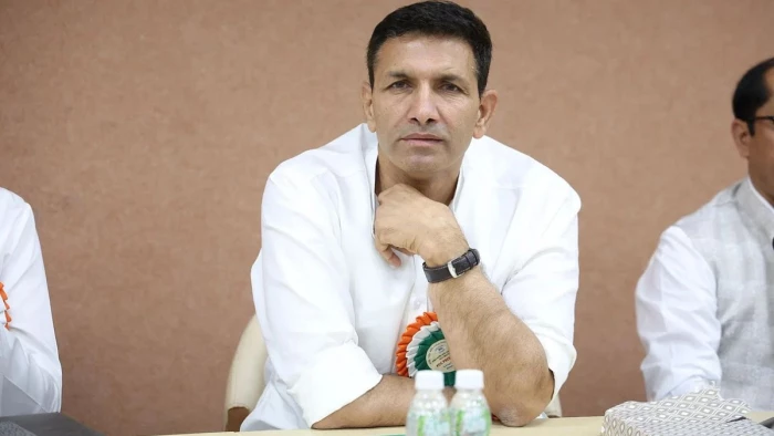 'मुख्यमंत्री की गालियां हम पर फूल बनकर बरसेगी...', पेपर लीक और शिक्षा माफिया को लेकर जीतू पटवारी ने CM यादव पर कसा तंज