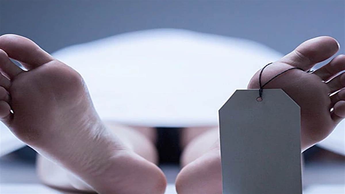 Ambikapur crime News : महिला पुलिस कर्मी की फटकार से बेहोश होकर गिरे ग्रामीण की मौत