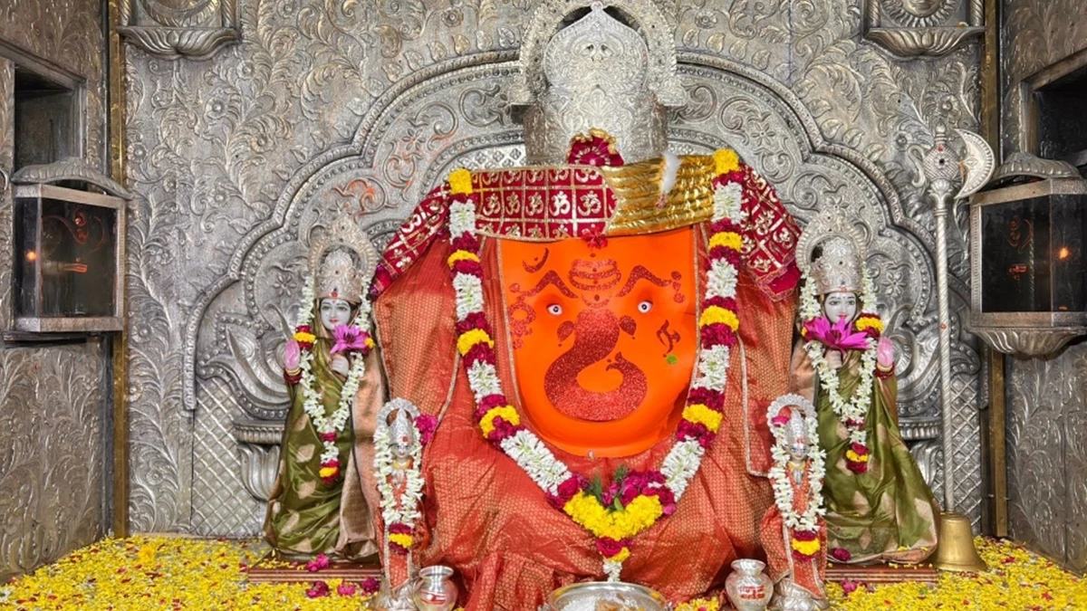 Khajarana Ganesh Mandir: अब छह किलो के स्वर्ण मुकुट से दमकेगी इंदौर के खजराना गणेश की आभा