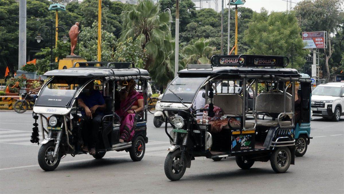 भोपाल में बड़ा खतरा... मोबाइल एप से हैक हो रहे चलते ई-रिक्शे, 'नईदुनिया' की पड़ताल में हुआ लाइव खुलासा