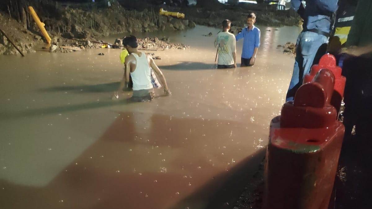 इंदौर मेट्रो स्टेशन की पाइलिंग के दौरान फूटी अवंतिका गैस लाइन, दो हजार घर प्रभावित, करना पड़ा सिलिंडर का इंतजाम