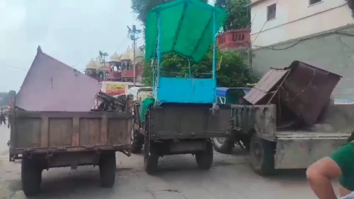 मोक्षदायिनी शिप्रा के रामघाट स्थित आरती स्थल से ध्वनि विस्तारक यंत्र निकाल ले गया प्रशासन, तीर्थ पुरोहित नाराज