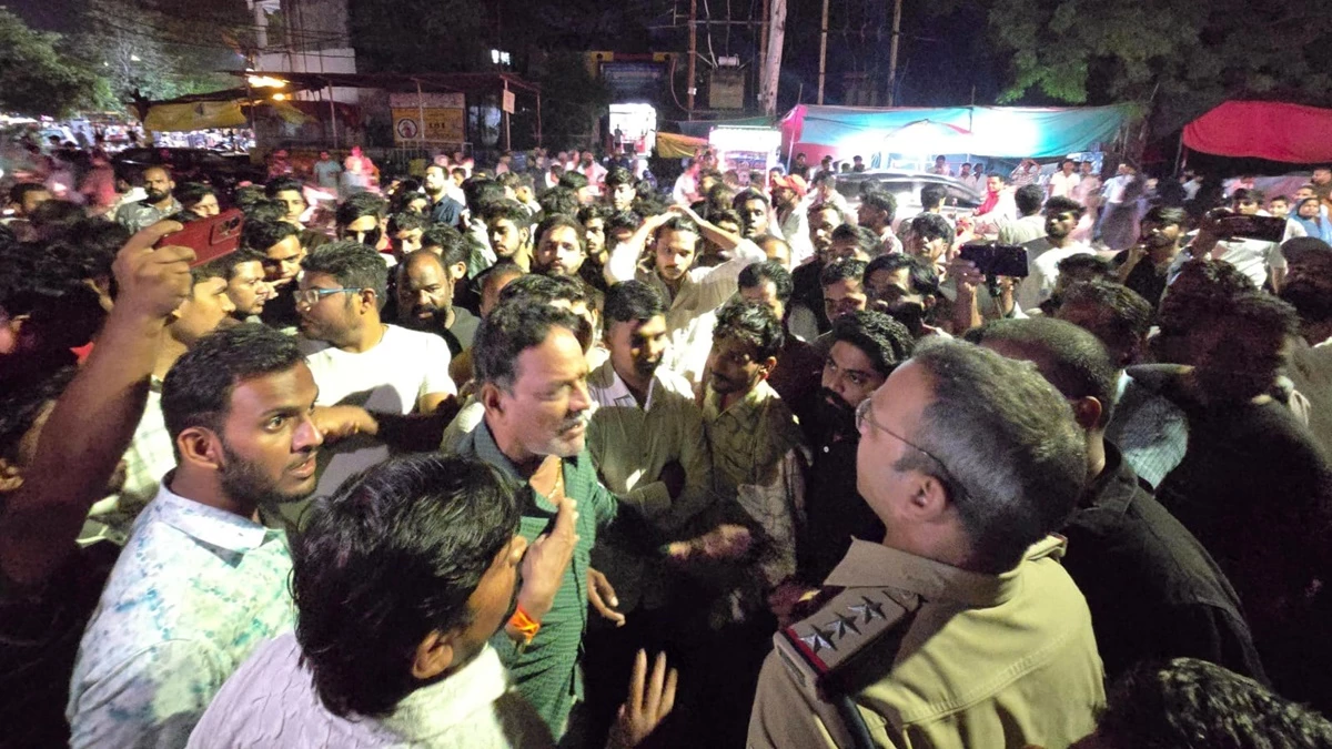 रतलाम के जावरा में मुस्लिम युवकों के साथ बर्थडे मना रही थी लड़कियां, लव जिहाद की आशंका में हंगामा