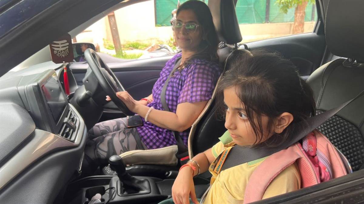 महंगी कार में आपकी लापरवाही ले सकती है मासूम की जान, जानें क्या सावधानी बरतनी चाहिए