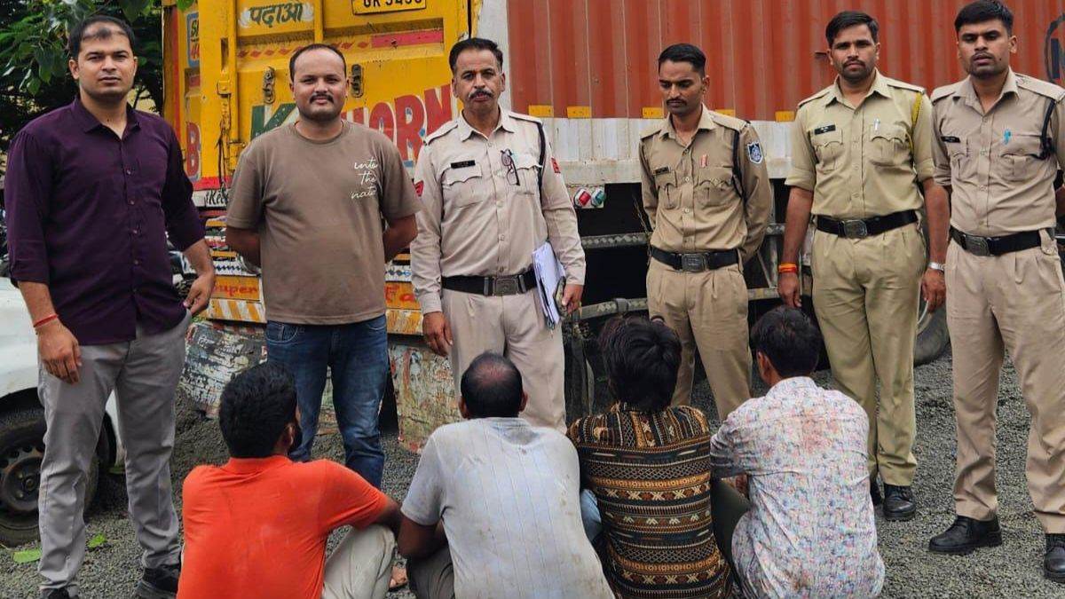 गुना में फर्जी नंबर प्लेट लगाकर कर रहे थे गोवंश की तस्करी, चांचौड़ा पुलिस ने बीनागंज में 4 आरोपियों को दबोचा