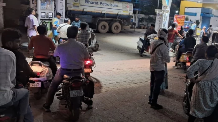 CG News: 'नो हेलमेट, नो पेट्रोल' अभियान पहले दिन ही फेल! बिना Helmet धड़ल्ले से मिला Petrol