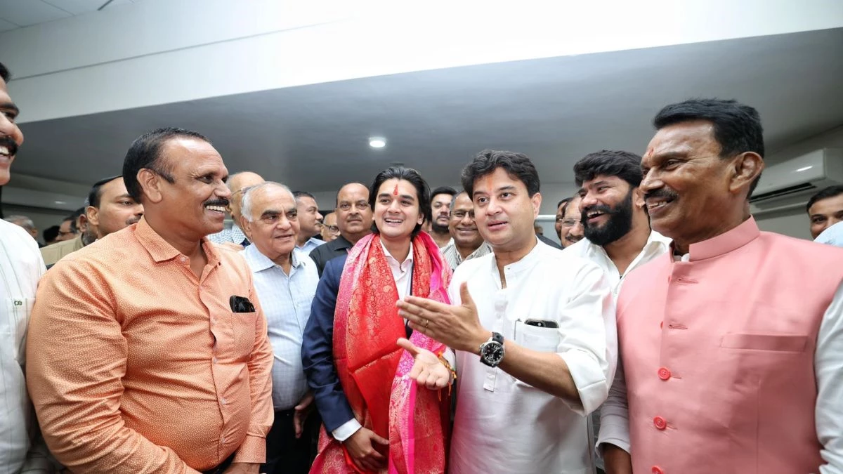 महाआर्यमन सिंधिया निर्विरोध बने MPCA के सबसे युवा अध्यक्ष, पिता ज्योतिरादित्य से मिला आशीर्वाद