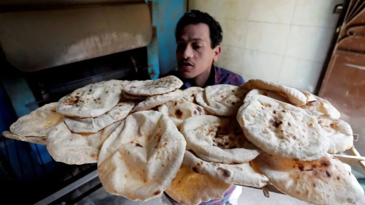 पाकिस्तान में 'रोटी-कपड़ा-मकान' का संकट, आटा 135 रुपये प्रति किलो के पार; भूख से तड़प रहे लोग