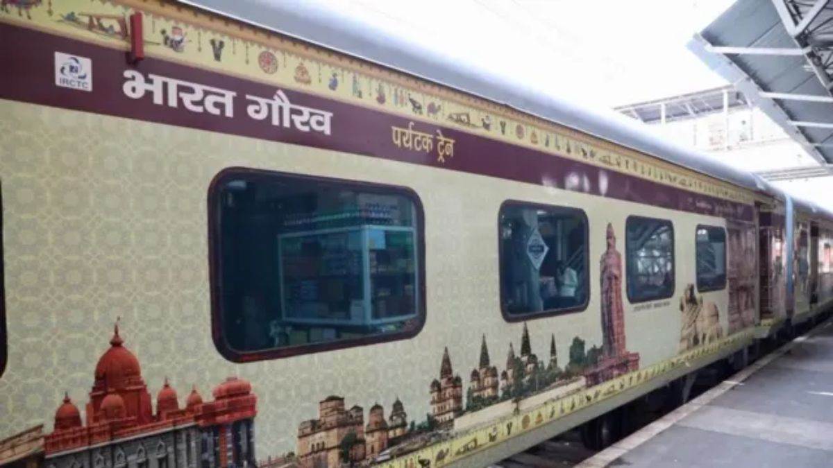 बेतिया से 4 ज्योतिर्लिंग और साईं दर्शन के लिए भारत गौरव ट्रेन रवाना, श्रद्धालुओं के लिए भजन-कीर्तन की सुविधा