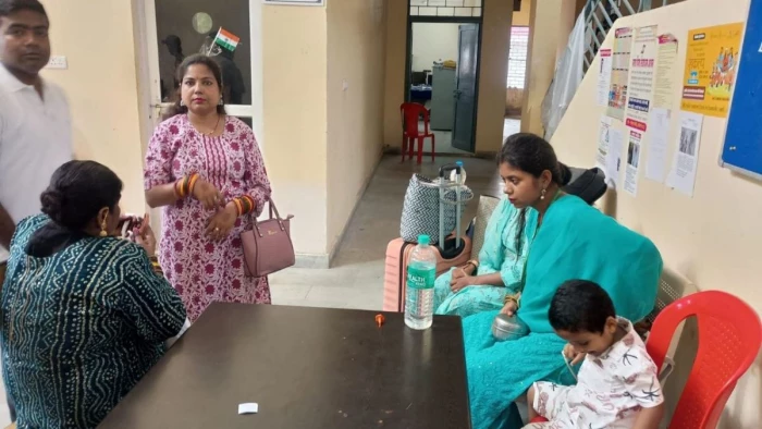 महाकाल मंदिर के बाहर प्रसाद के नाम पर दबंगई, गृह मंत्रालय में पदस्थ अधिकारी व परिवार के साथ मारपीट