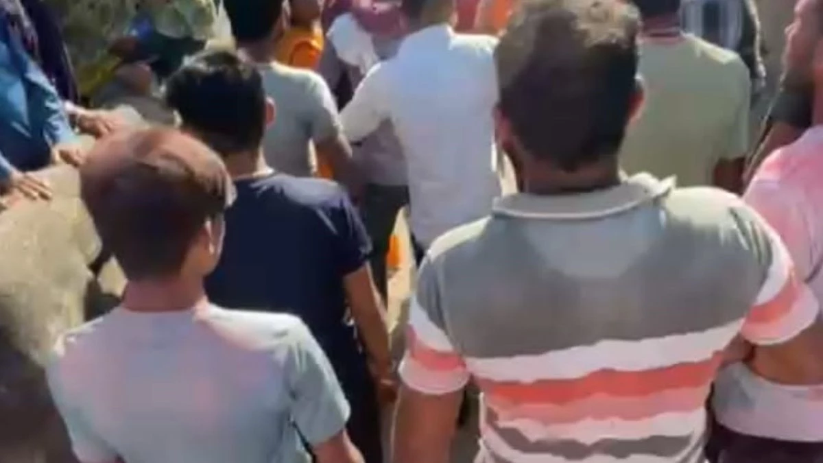 बुरहानपुर में माता की मूर्ति विसर्जन जुलूस पर मुस्लिम युवकों का पथराव, 10 आरोपियों पर मामला दर्ज