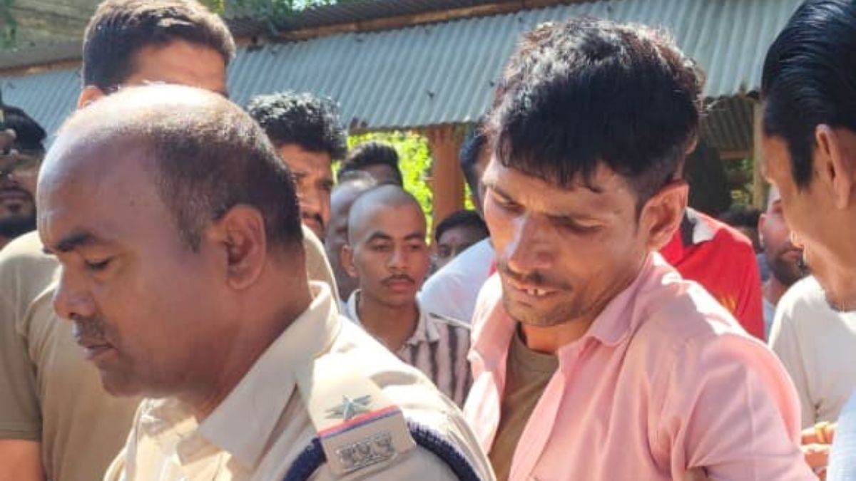देवास में संपत्ति बंटवारे के लिए आत्महत्या की धमकी देकर मोबाइल टॉवर पर चढ़ा...