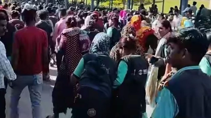 एम्स भोपाल में 260 कर्मचारियों को हटाने पर बवाल, रातभर ओपीडी के बाहर धरना, 800 मरीजों का इलाज अटका