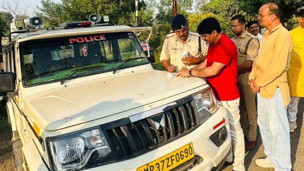 शाजापुर में हाथ छोड़कर बुलेट चलाने वाले कालापीपल के विधायक पर चालानी...