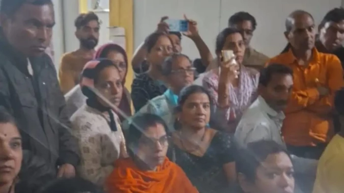 चारधाम यात्रा में धोखाधड़ी, आलीराजपुर के यात्रियों को रास्ते में छोड़ा, गुजरात के कथित बाबा ने 5100 रुपये प्रति यात्री वसूले