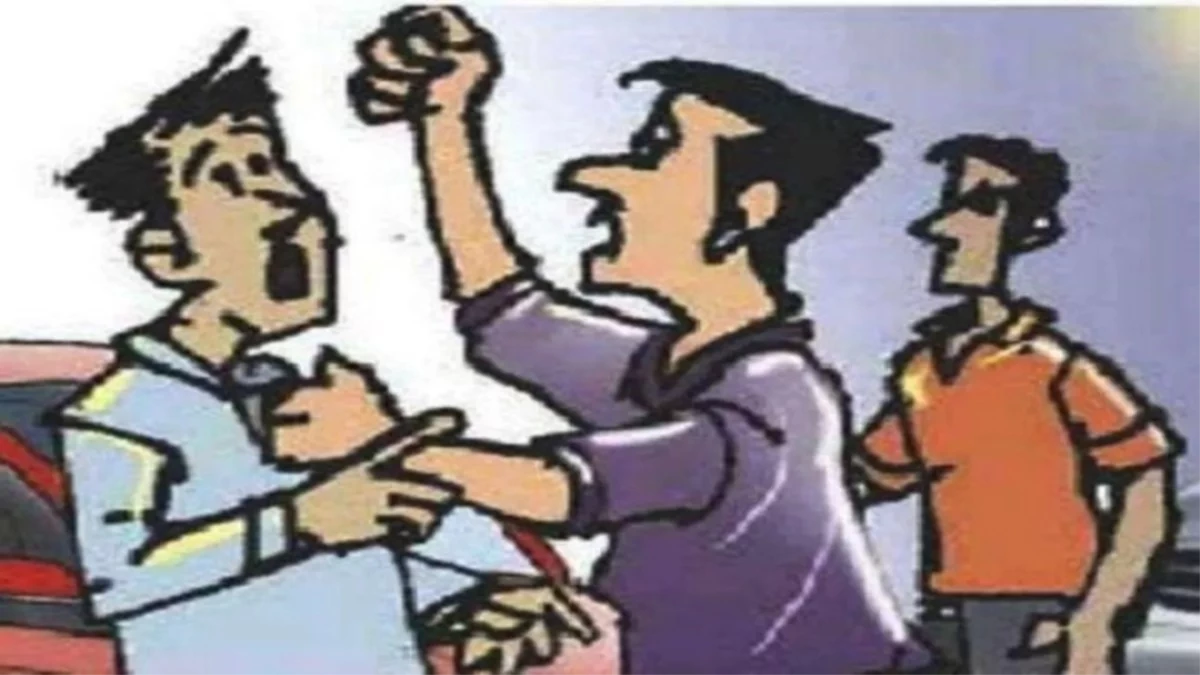 इंदौर में पटाखे फोड़ने पर पड़ोसी आपस में भिड़े, महिला-बच्चों के साथ मारपीट