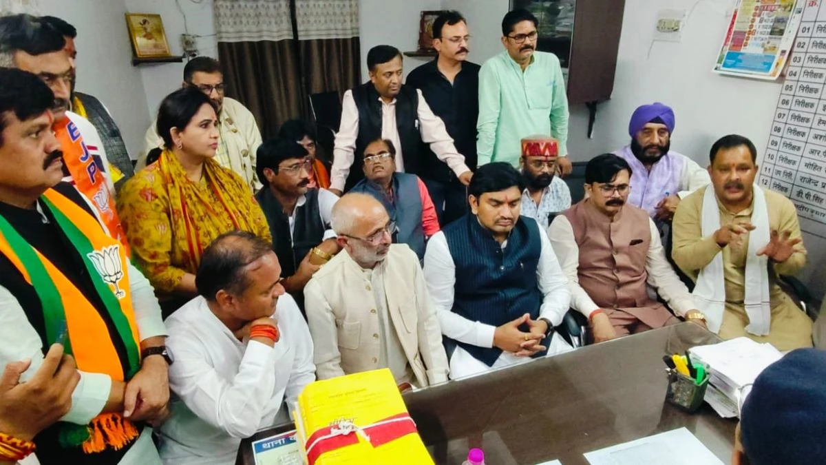 MP: कांग्रेस के धरने के बाद भाजपा का थाने पर प्रदर्शन, सांसद प्रकरण में विधायक और जीतू पटवारी पर FIR की मांग