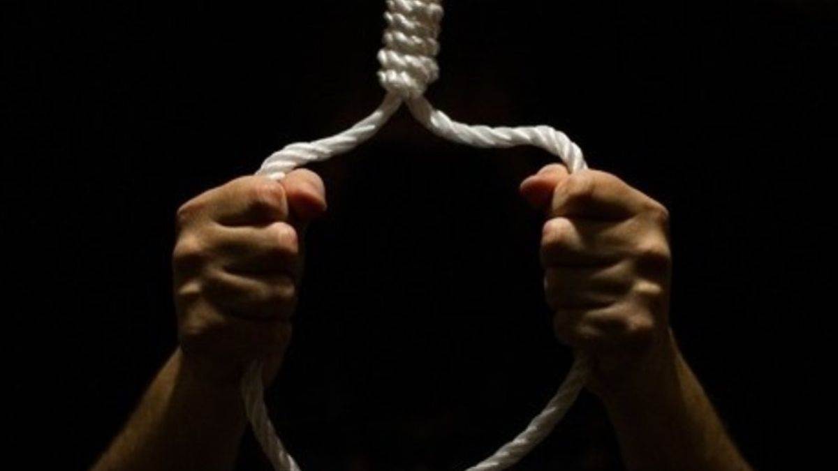 कर्ज से परेशान किसान ने नीम के पेड़ पर फांसी लगाई, तीन महीने पहले नशा से कर ली थी तौबा