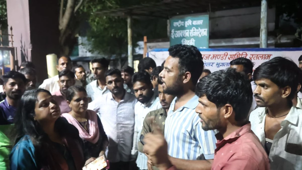 MP: रतलाम में प्याज की ट्रालियां बाहर रोके जाने पर किसानों का फूटा गुस्सा, तीन घंटे तक लगाया जाम