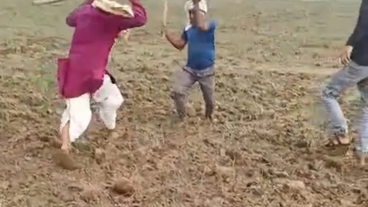 मुरैना में खेत के बैनामा को लेकर जमकर बवाल, दो पक्षों के बीच चलीं लाठियां, पांच लोग घायल