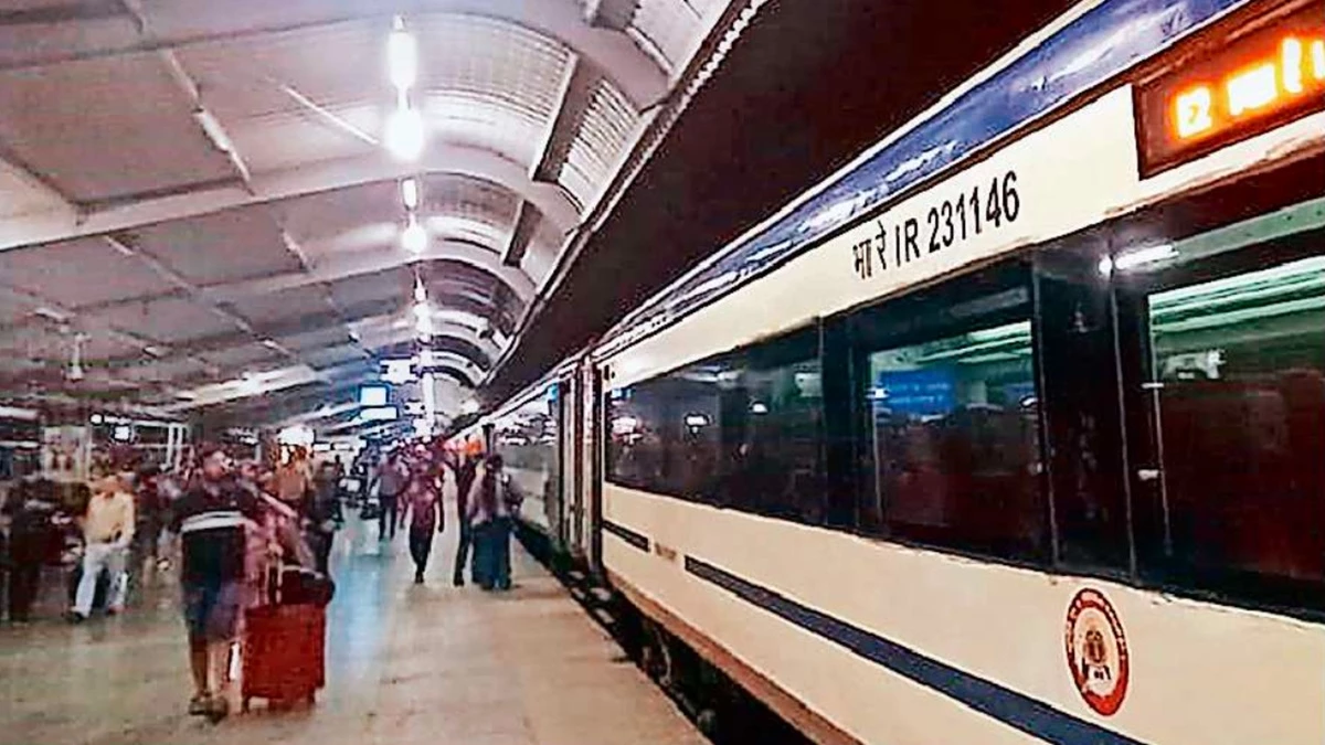 वंदे भारत को छोड़कर सामान्य मौसम में भी भोपाल से दिल्ली के बीच चलने वाली ट्रेनें हो रही लेट, यात्री परेशान