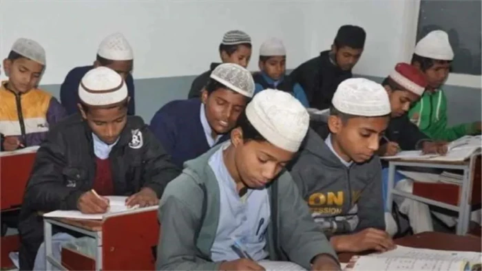 जबलपुर में वक्फ बोर्ड के स्कूल को लेकर शिक्षा विभाग की बड़ी कार्रवाई, अब शुक्रवार जुमे की नमाज पर नहीं होगी छुट्टी