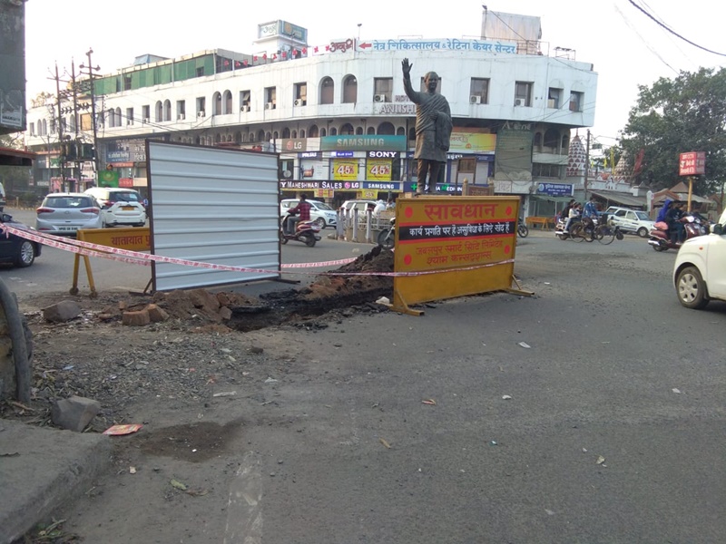 जबलपुर में तीन माह के भीतर फिर खोद दी नौदरा ब्रिज की सड़क, वाहन चालक परेशान