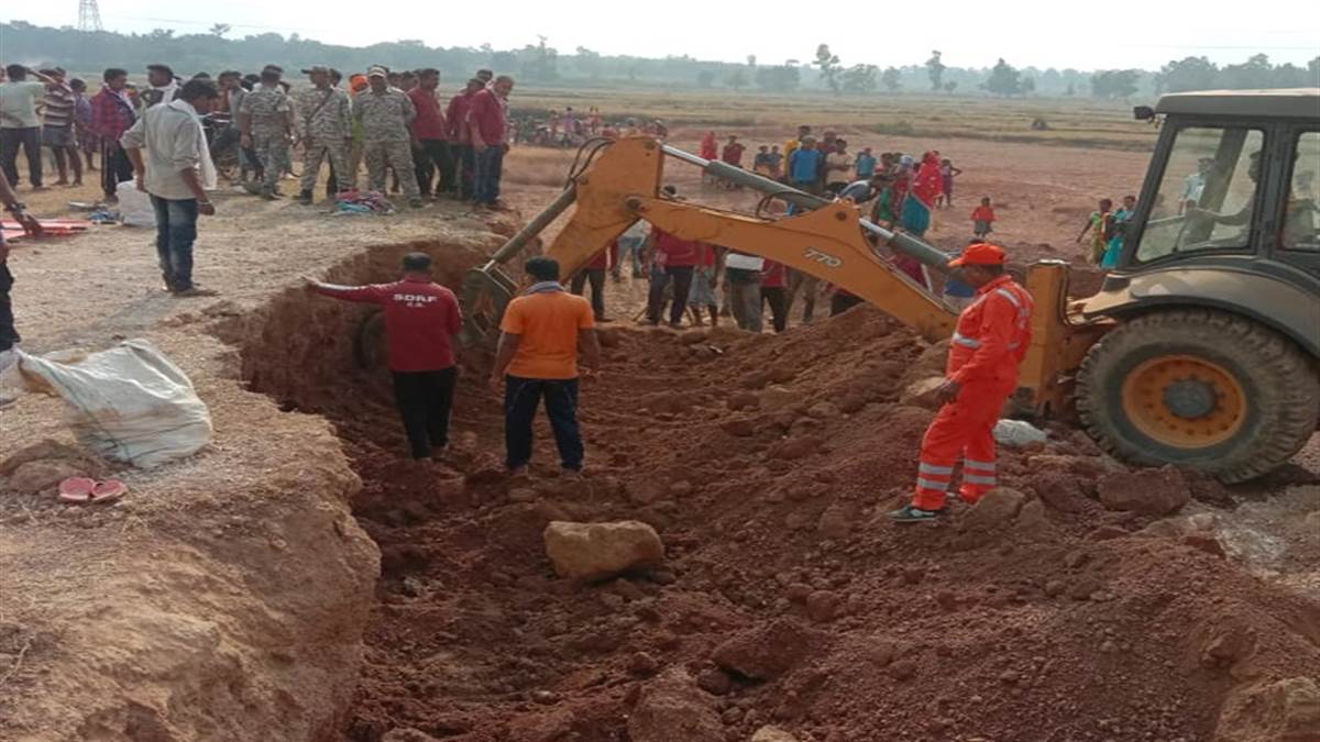 जगदलपुर में बड़ा हादसा: मुरम खदान में दबने से पांच मजदूरों की मौत, कई श्रमिकों के दबे होने की आशंका