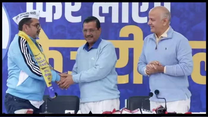 Awadh Ojha Join AAP: अवध ओझा आम आदमी पार्टी में शामिल, केजरीवाल ने दिलाई सदस्यता