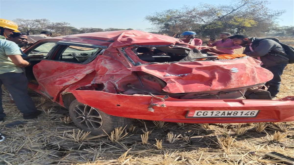 Janjgir  Champa  News:  खेत में गिरी कार, युवक घायल