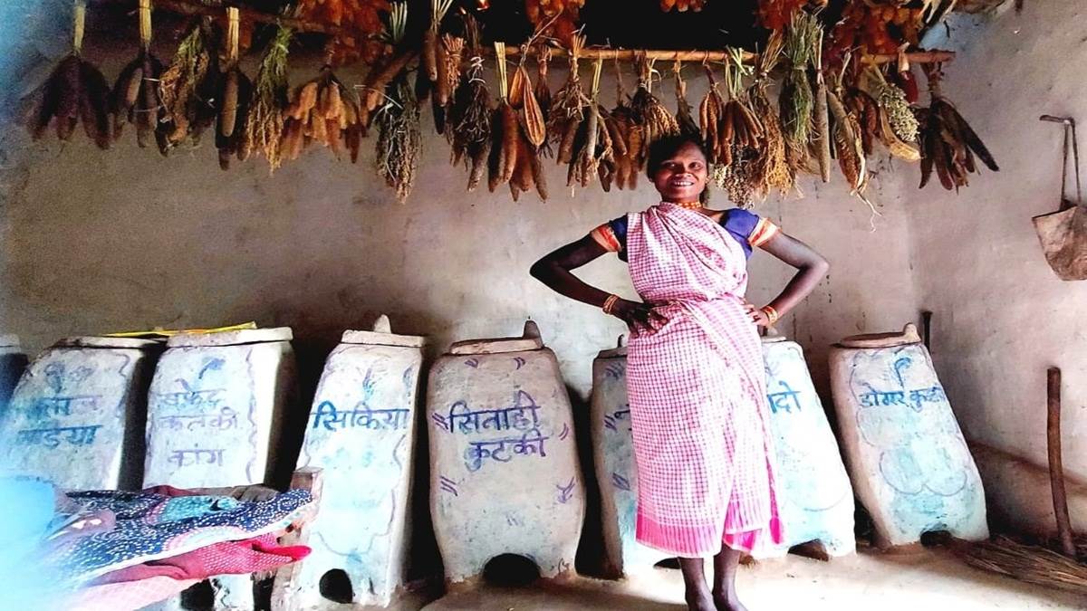 Dindori News : मोटे अनाज की विलुप्त प्रजाति बीज बैंक बनाकर बचा रही मध्‍य प्रदेश की यह बैगा महिला