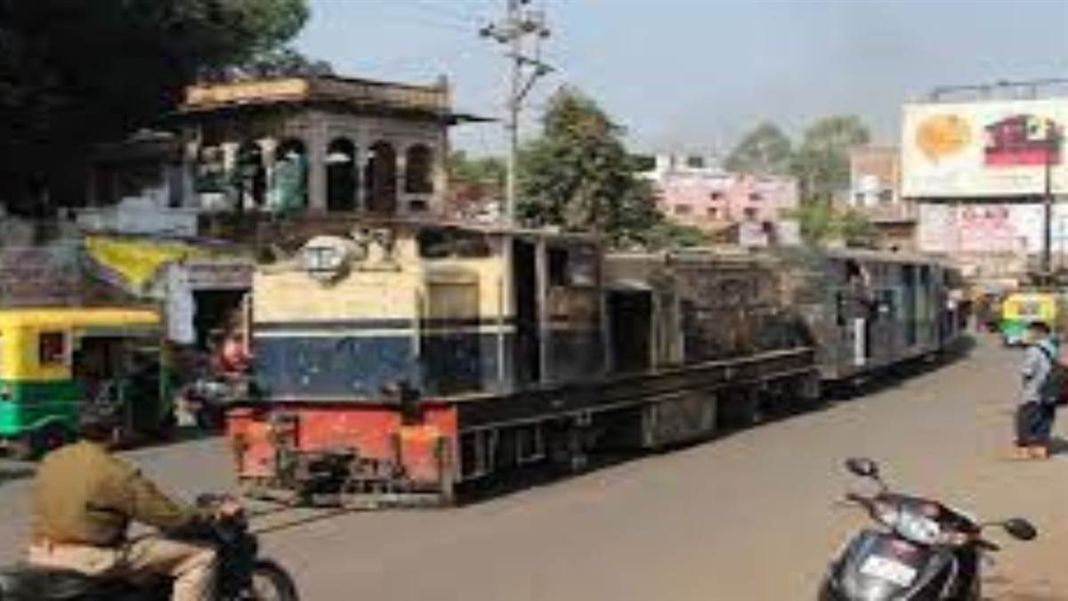Gwalior narrow gauge train News: सिटी ट्रेन चलाने ग्वालियर से बानमौर तक ट्रैक का निरीक्षण