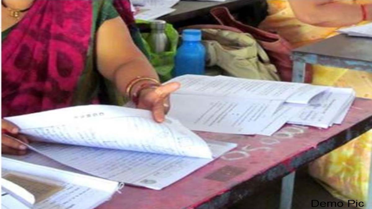 MP Board Tenth-Twelfth Exams 2024: परीक्षा केंद्रों में केंद्राध्यक्ष भी नहीं रख सकेंगे मोबाइल, पाए जाने पर होगी 10 साल की सजा